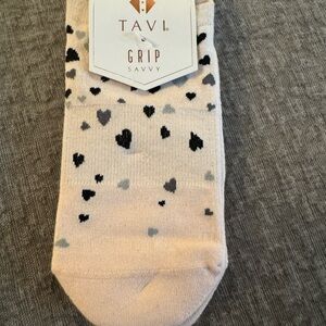 Tavi Grip Savvy Socks - Cream with Black and Gray Hearts